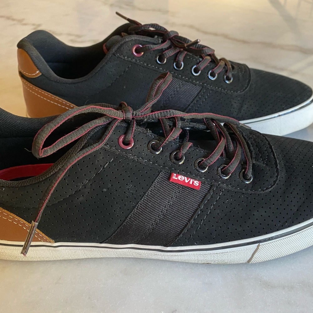 Levi's Miles Men's Sneakers size US 9.5 Black. Burgundy, And Brown